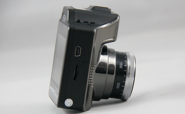 易圖M121預(yù)警記錄一體機(jī) 易圖M121預(yù)警記錄一體機(jī)